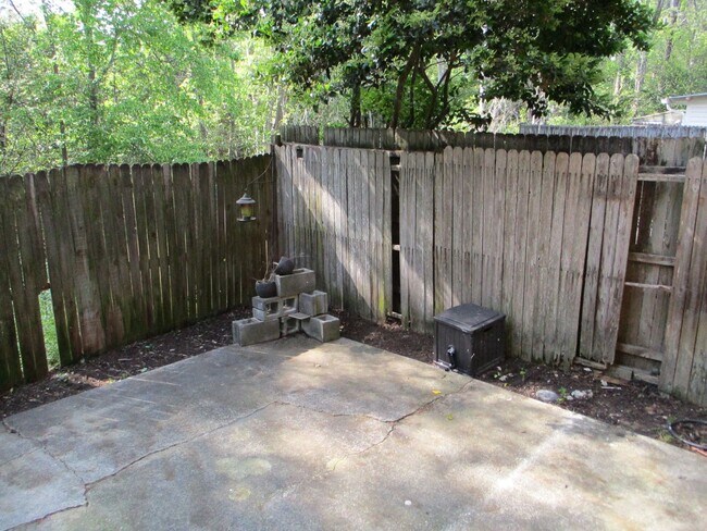Building Photo - Updated townhome in West Augusta