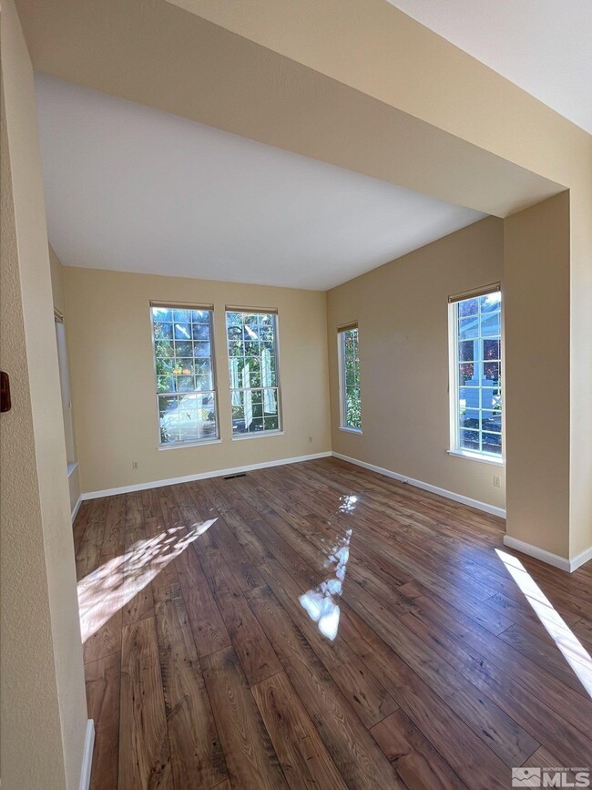 Building Photo - 4875 Crestside Dr