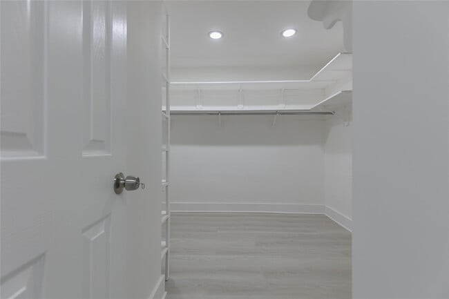 Building Photo - 13401 SW 83rd Ave