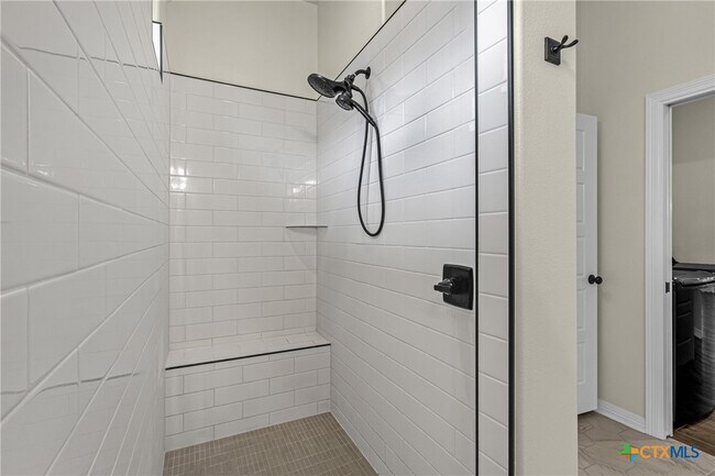 Building Photo - 712 Eagle Pass Dr