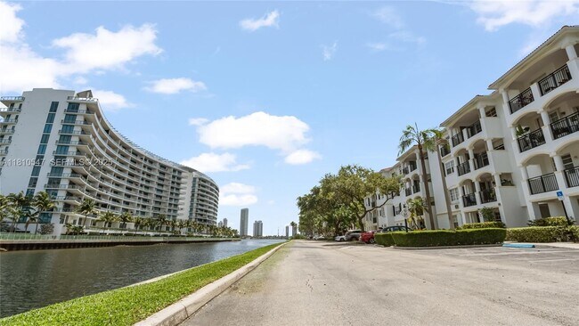 Building Photo - 3245 NE 184th St