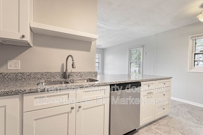 Building Photo - 7334 NE 51st St
