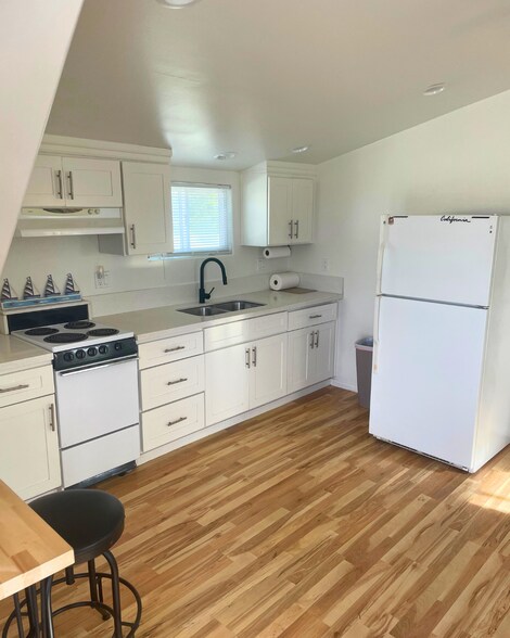 Building Photo - 502 S Clementine St