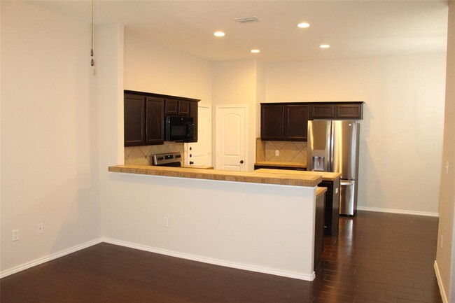 Building Photo - 578 Creekside Cir