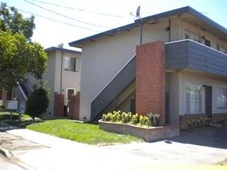 Building Photo - 0146 - Clifton Ave 389