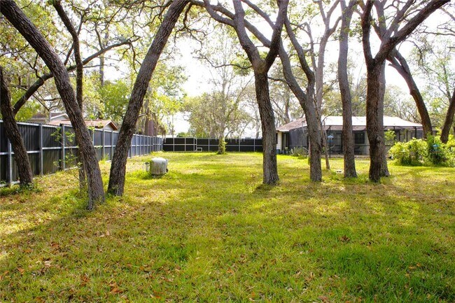 Building Photo - 3201 Bartlett St