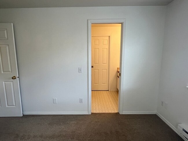 Building Photo - (BRO) 2 Bedroom/2 Bathroom with a Loft