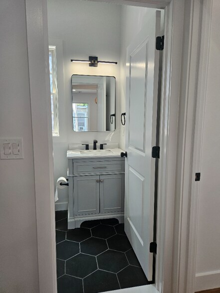 Building Photo - 90 Shrewsbury Ave