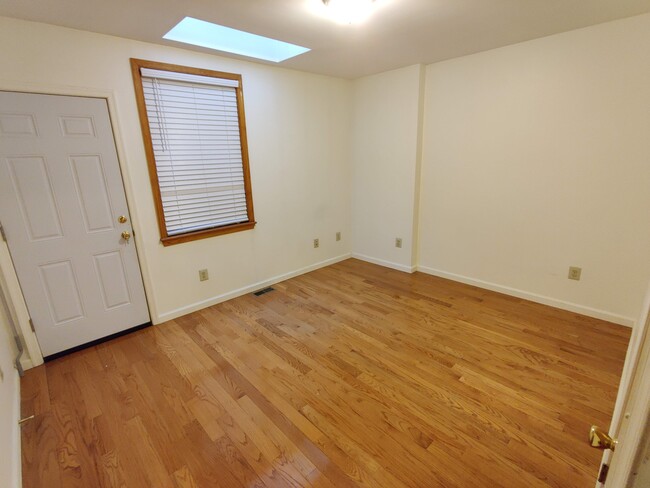 Bedroom - 1229 Wood St