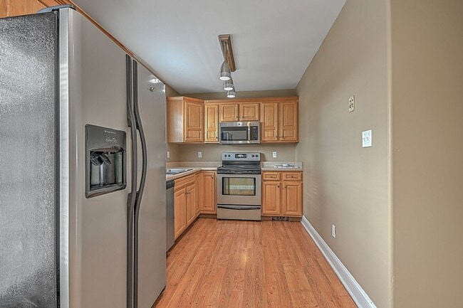 Building Photo - 24 Lake Village Ct