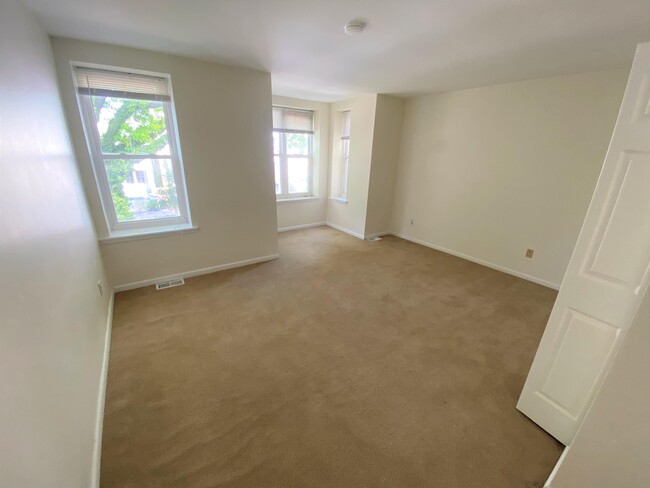 Building Photo - 514 14th St NE