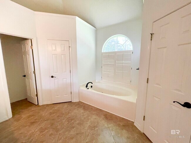 Building Photo - 30442 Middle Creek Cir