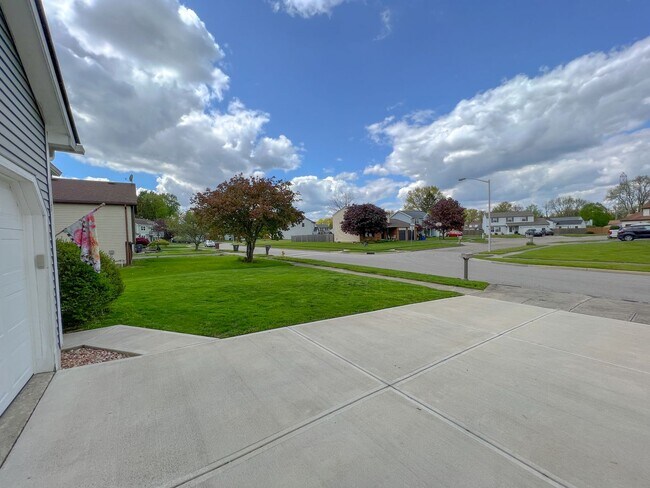 Building Photo - Stunning Rental Home in Indian Creek - Rey...