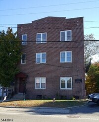 Building Photo - 817 Ringwood Ave