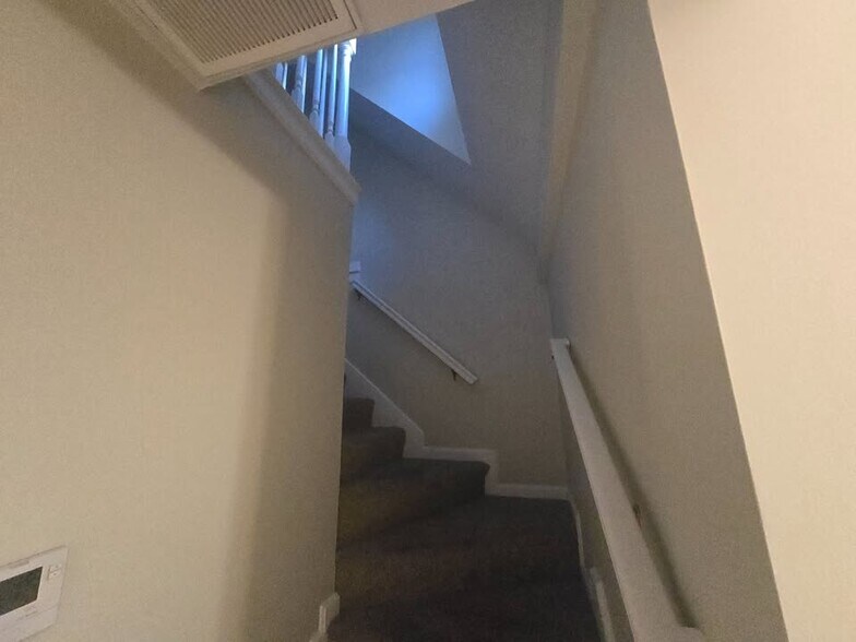 Building Photo - 625 County St