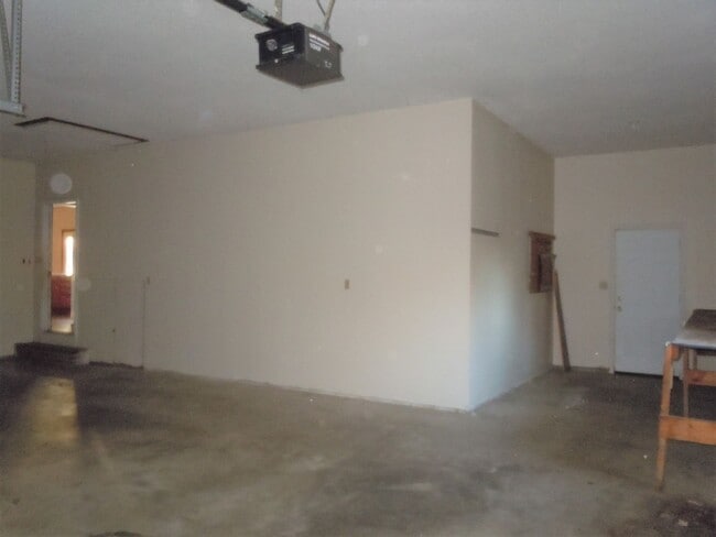 Building Photo - 3-4 Bedroom Executive Home on 5 Acres has 4 Baths and a 3 Car Garage!!