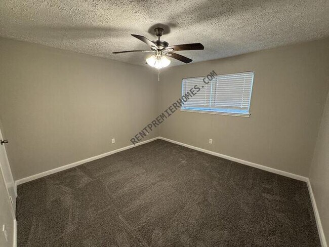 Building Photo - 3214 Three Pines Dr