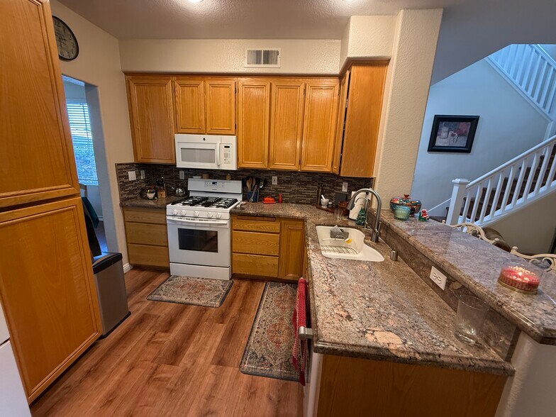 Building Photo - 2525 Saddlehorn Dr