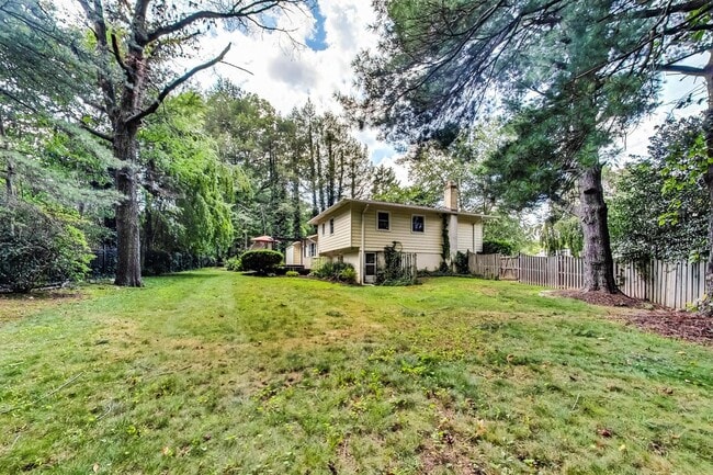 Building Photo - Nice SF 4bed+ 3 bath / close to Metro