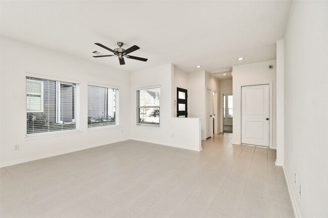 Building Photo - 623 Silver Pear Ct