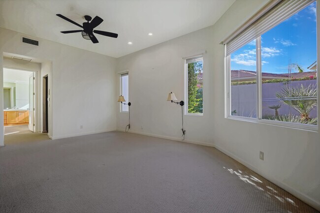 Building Photo - 830 Hawk Hill Trail