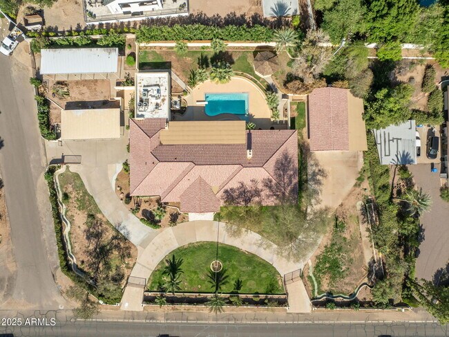 Building Photo - 5310 E Camelback Rd