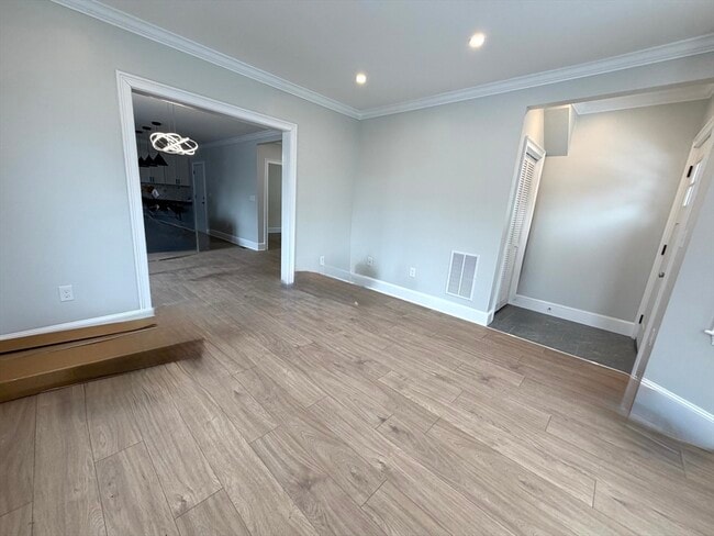 Building Photo - 67 Jewett St