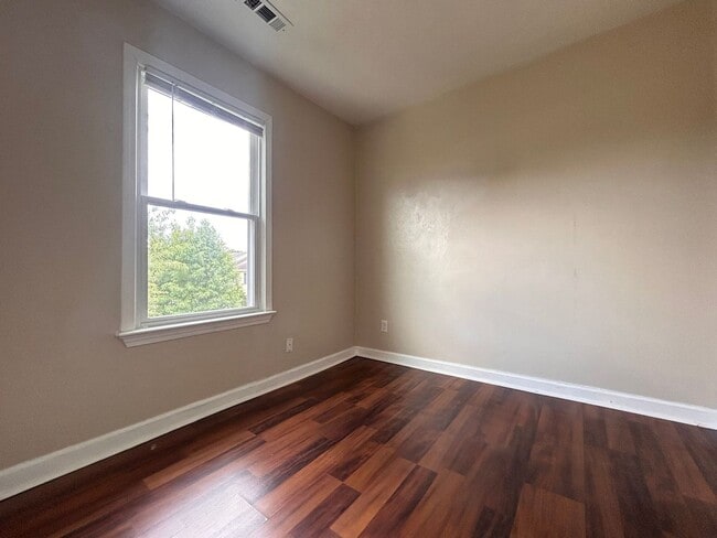 Building Photo - 3-Bedroom Townhome with Spacious Backyard ...