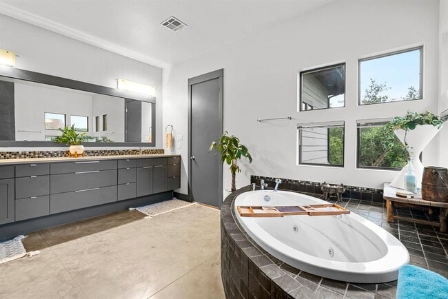 Building Photo - 332 Rugged Earth Dr