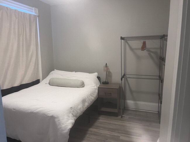 Building Photo - 147 Grove St