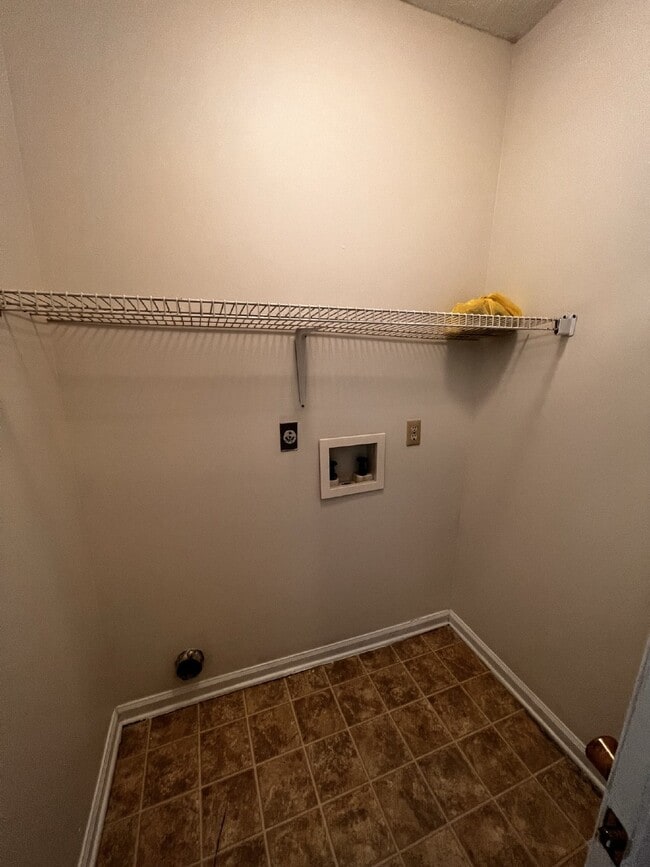 Building Photo - Home For Rent