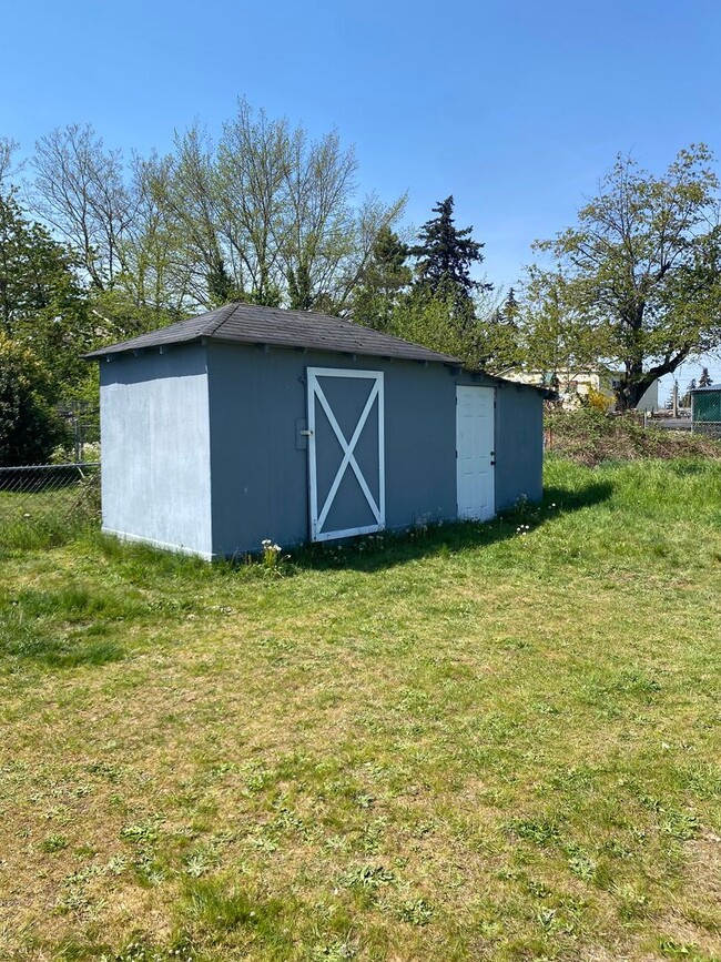 Building Photo - 3bd/1 Ba Rambler in Spanaway