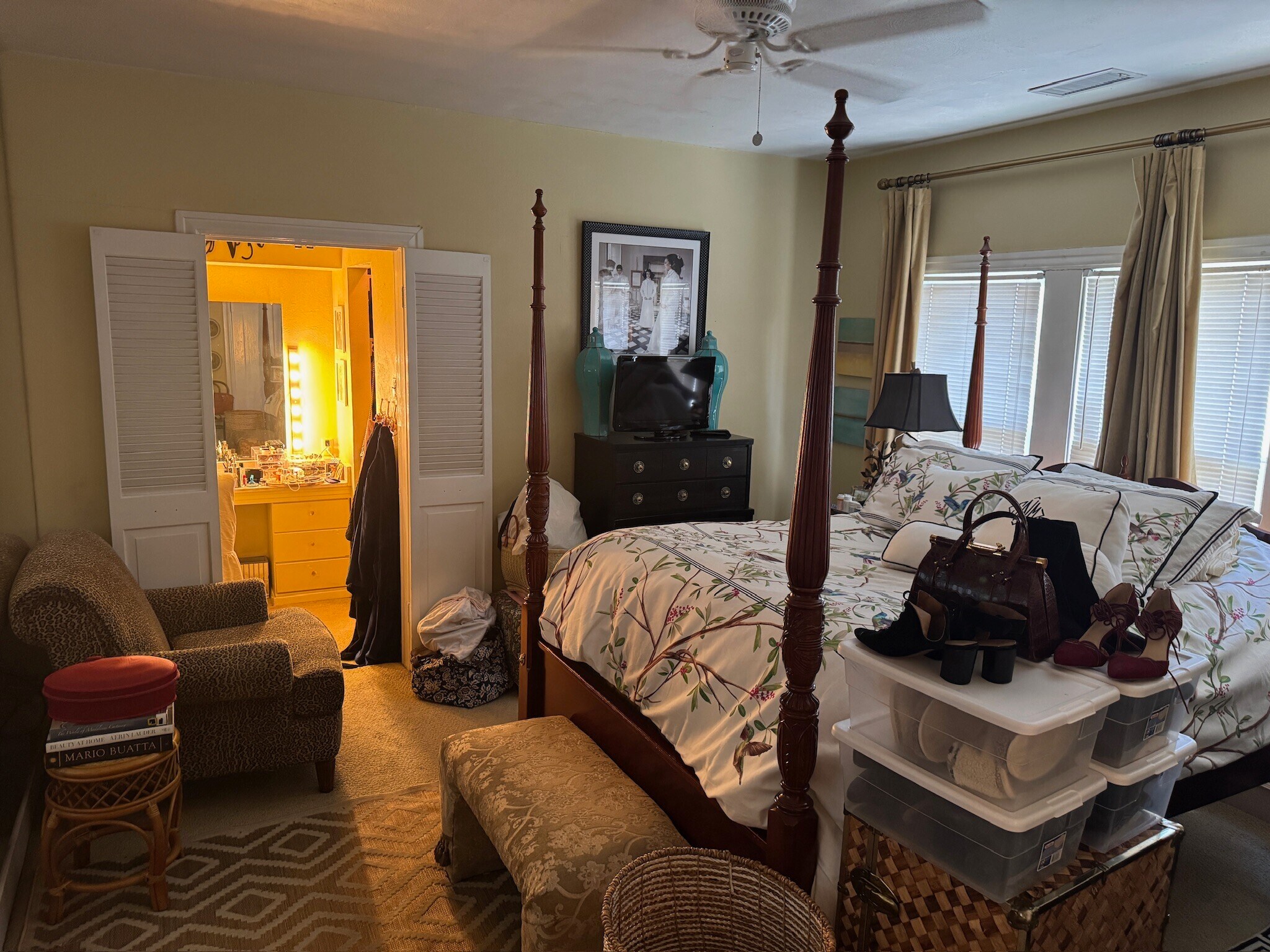 1 Bedroom w/ Walk-in Closet - 4006 Hawthorne Ave