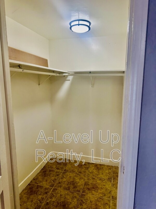 Building Photo - 3909 S 14th Ave