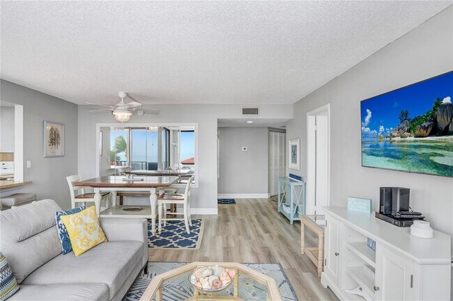 Building Photo - 6104 Palma Del Mar Blvd S