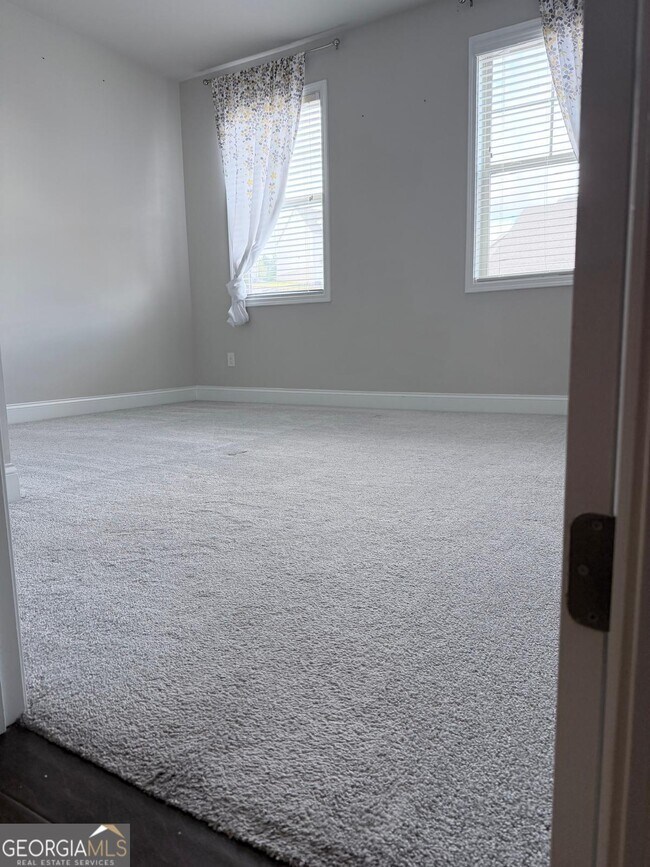 Building Photo - 2220 Manor Pointe Dr