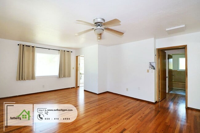 Building Photo - 3388 Hickory St