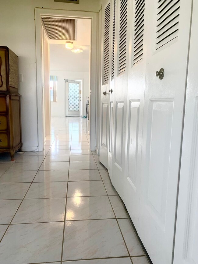 Building Photo - 315 Camden M