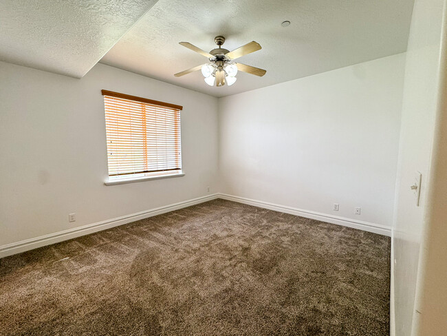 Building Photo - 248 S 550 W