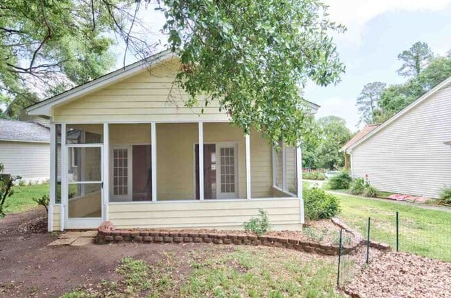Building Photo - Beautiful 3x2 Home