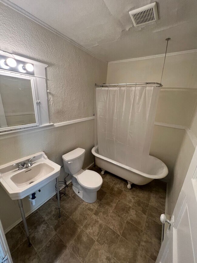 Building Photo - 721 POPLAR