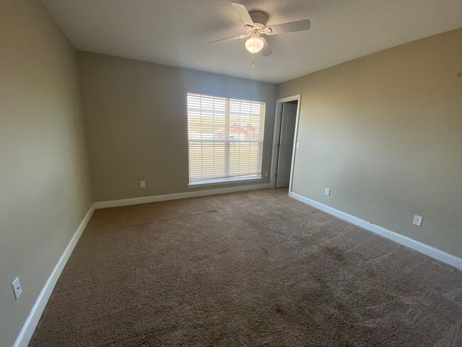 Building Photo - COMING EARLY MAY 2026! (Pet Friendly)