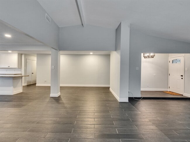 Building Photo - 2123 Quail Valley E Dr