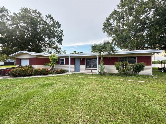 Building Photo - 427 Country Club Dr