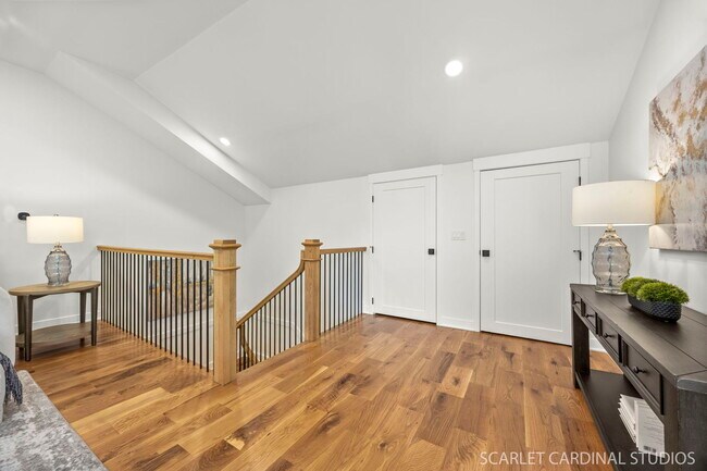 Building Photo - 715 N Brainard St