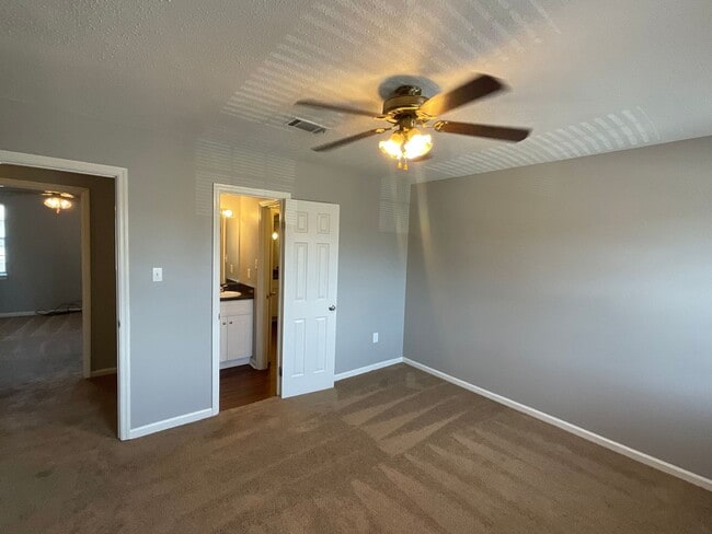 Building Photo - 3929 Miramar Ct