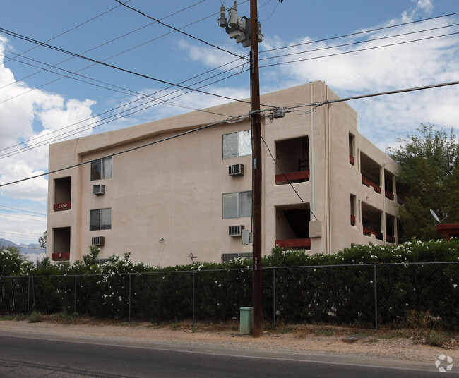 Building Photo - Oasis Apartments