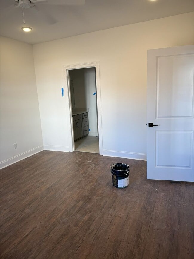 Building Photo - 503 South Grove