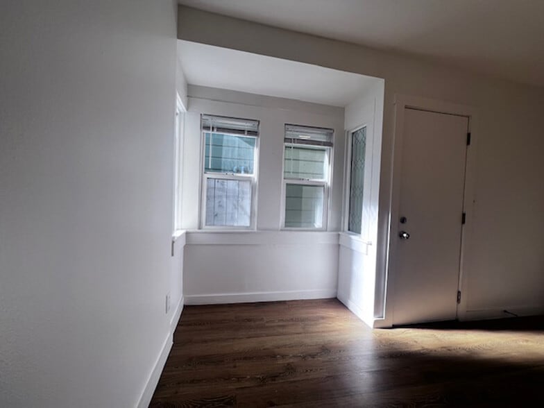 Building Photo - 699 30th St