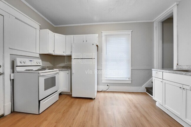 Building Photo - 844 S 33rd St